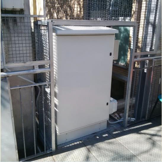 Model 960-H detector installation in outdoor enclosure