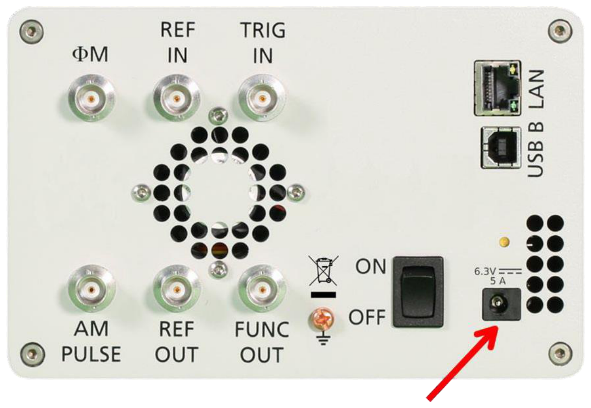 Position of the power connector on the left of the CPC